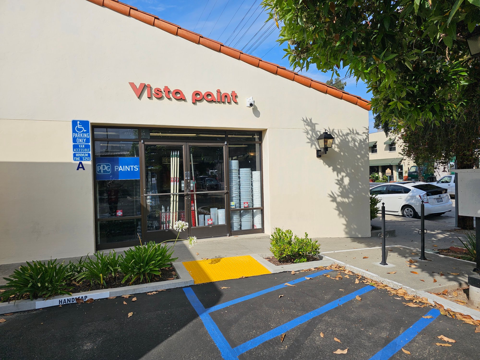 Santa Barbara 55 - Storefront